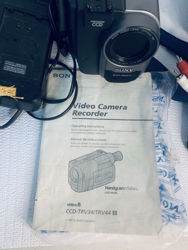 Sony Handycam Camcorder CCD-TRV34 Bundle UNTESTED READ
