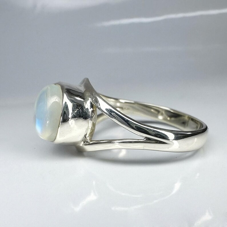 Solid 925 Sterling Silver Natural Rainbow Moonstone Oval Gemstone Handmade Ring