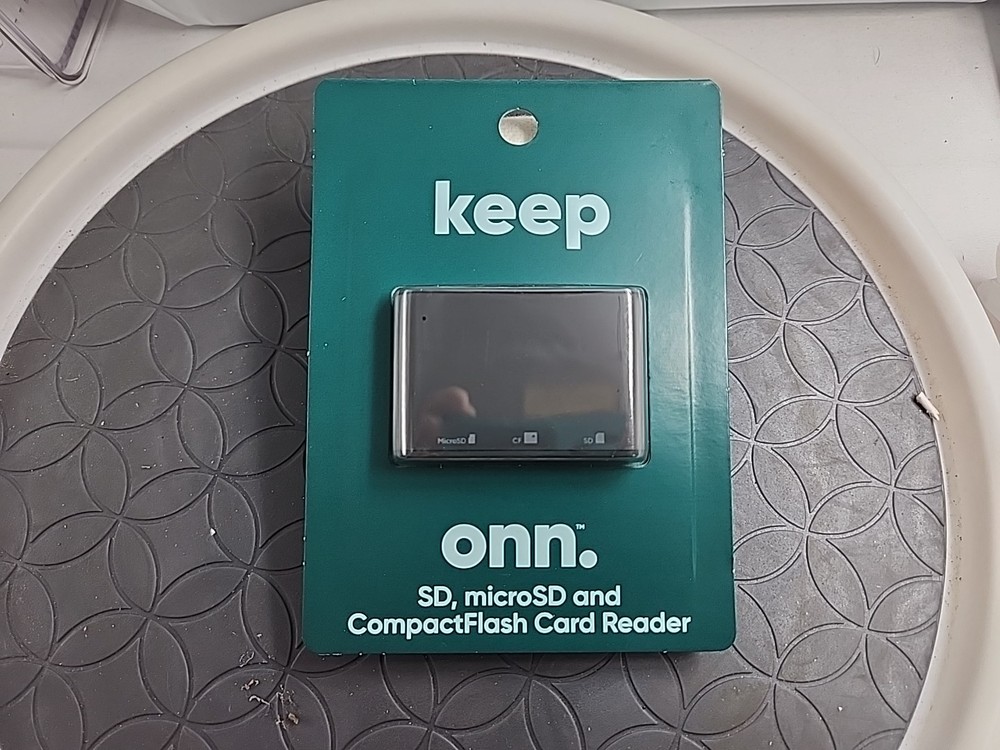 Onn SD, microSD & CompactFlash Card Reader (100014070) NEW