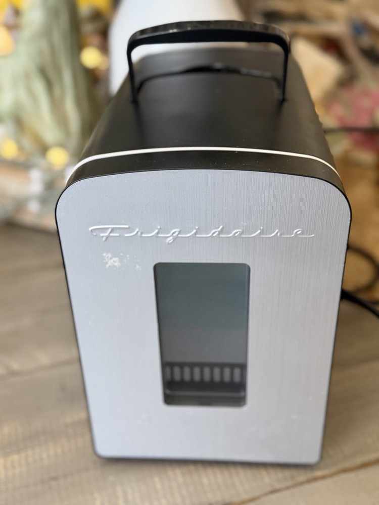 Frigidaire Portable 9 Can Mini Cooler 5L Working - Excellent Condition