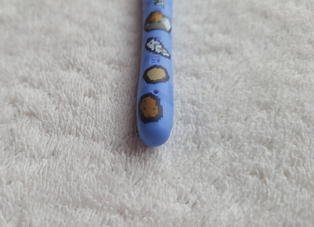 Preowned Minecraft Wooble Ergonomic Crochet Hook
