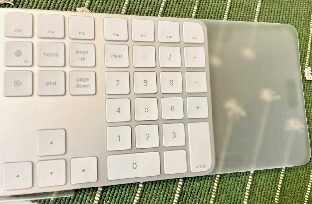 Apple Magic Keyboard / / White-Silver Sleek!! HURRY ONLY 1 LEFT!!