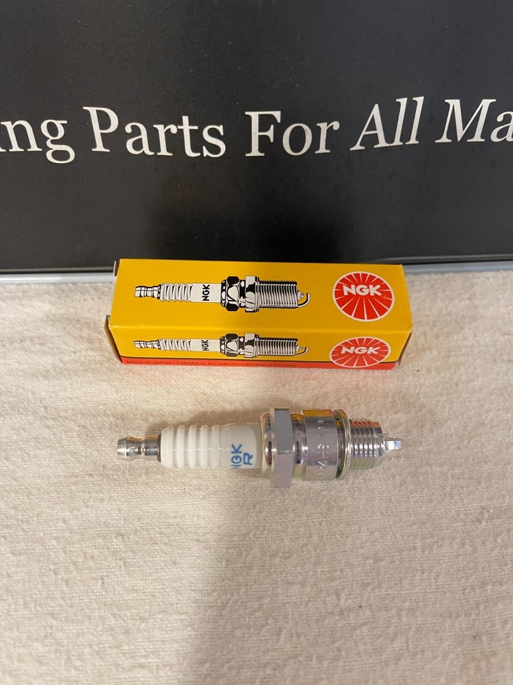 NGK Spark Plug BPR4HS 7823 NOS Part