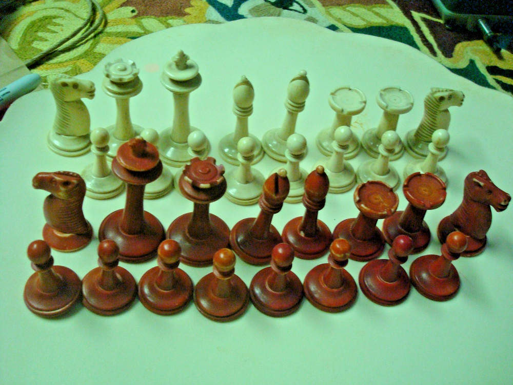 VINTAGE DYED BONE  32 PC. CHESS SET RED & WHITE