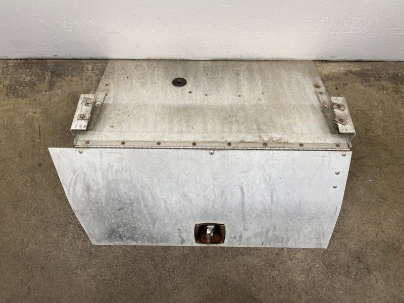 2012 Peterbilt 587 Battery Box Cover (683-10209)