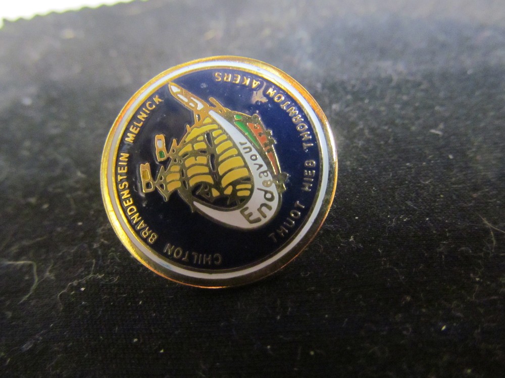 SHUTTLE ENDEAVOUR STS-49  LAPEL PIN