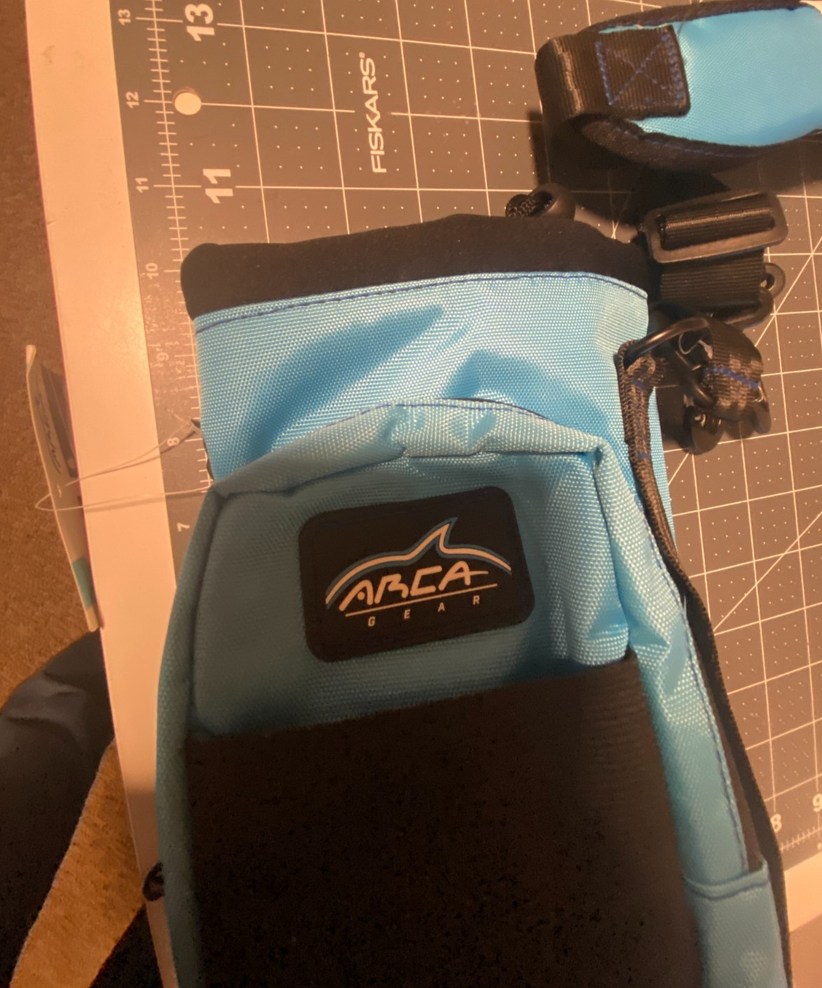 CROSSBODY WATER BOTTLE SLING BAG, ARCA HYDRO CARRIER, LAGOON BLUE, 40 OZ, NEW