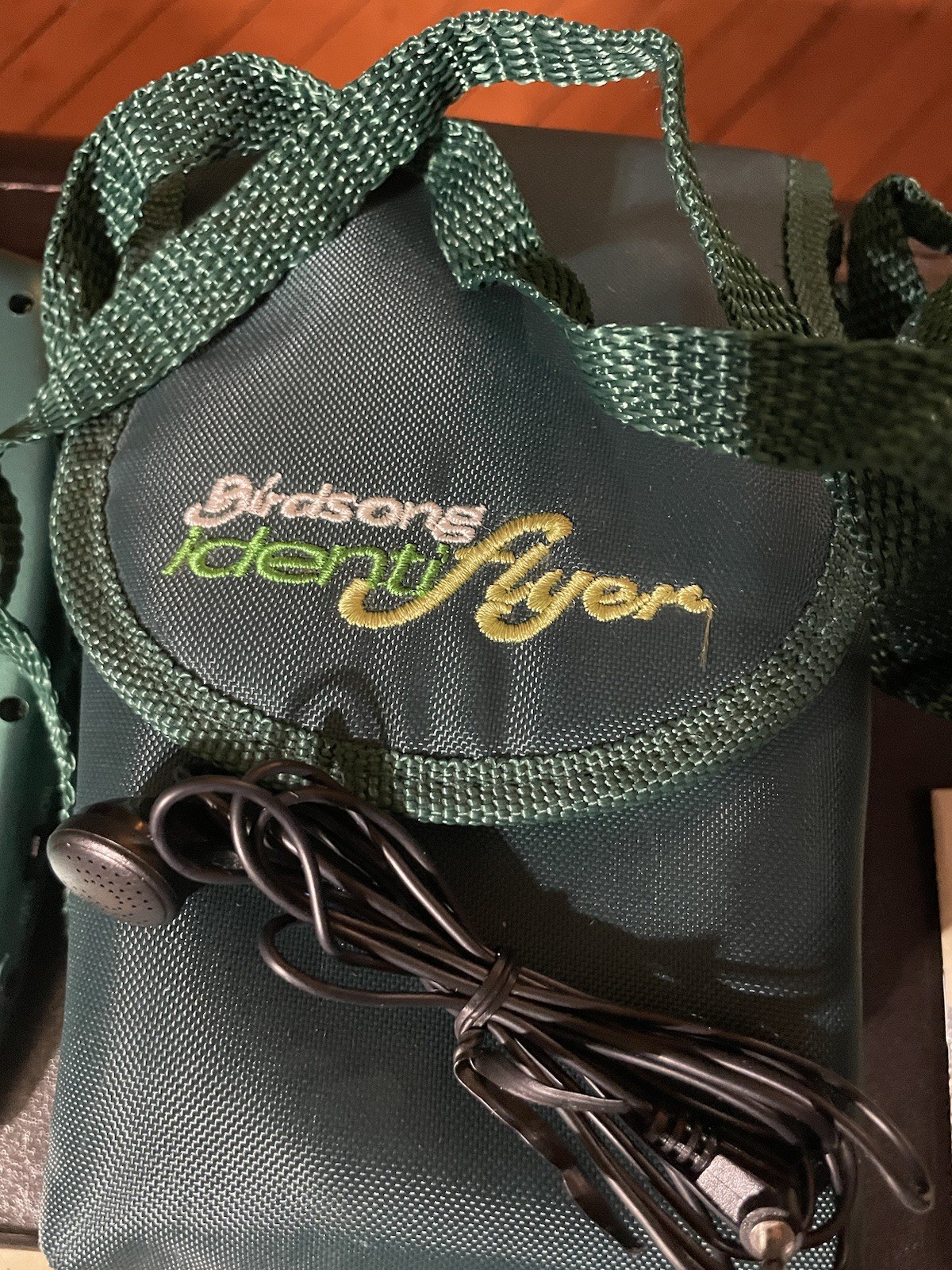 Handheld Electronic Birdsong Identiflyer,Carrying Case, 14 Song Cards,Earbud