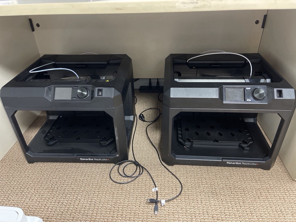 MakerBot Replicator+ 3D Printer working with extruder!!