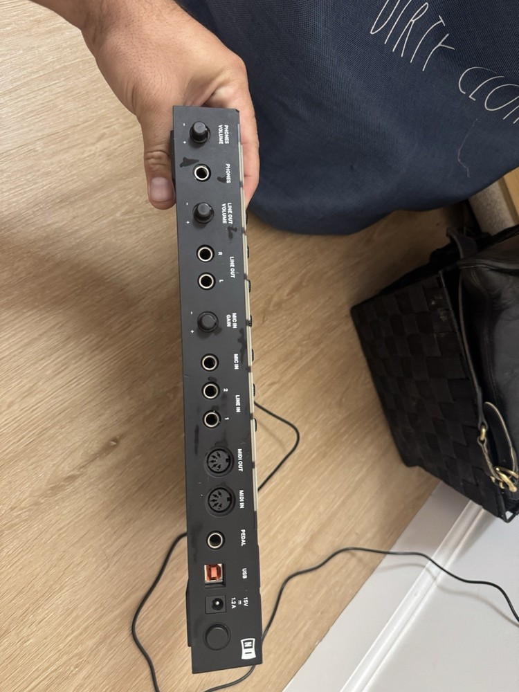 NATIVE INSTRUMENTS MASCHINE MK3 DRUM CONTROLLER