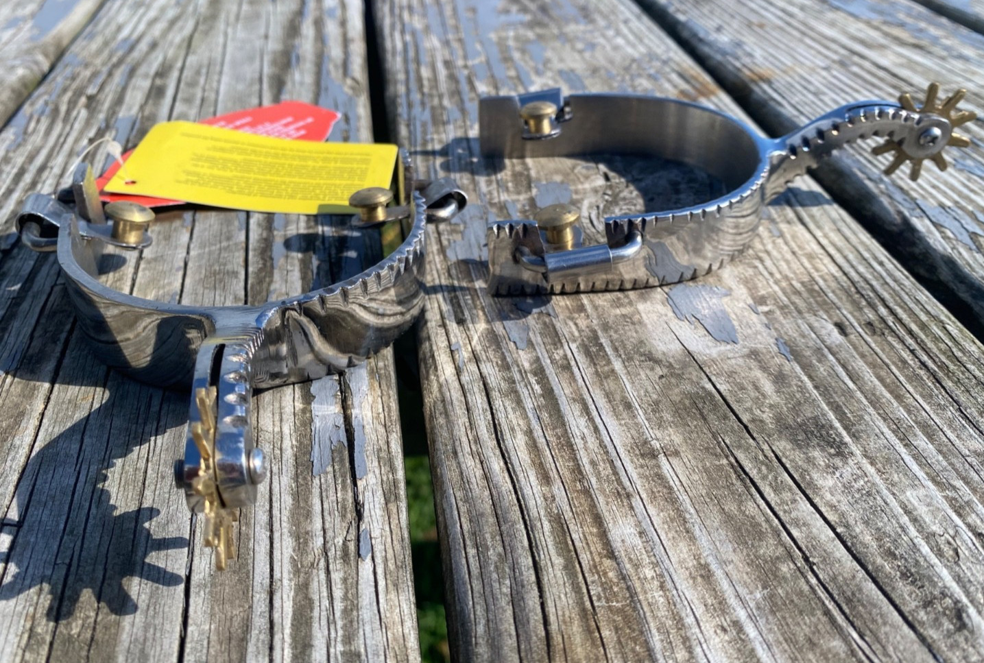 Men's notched edge design SS Western spurs w/brass buttons, 10 pt rowel