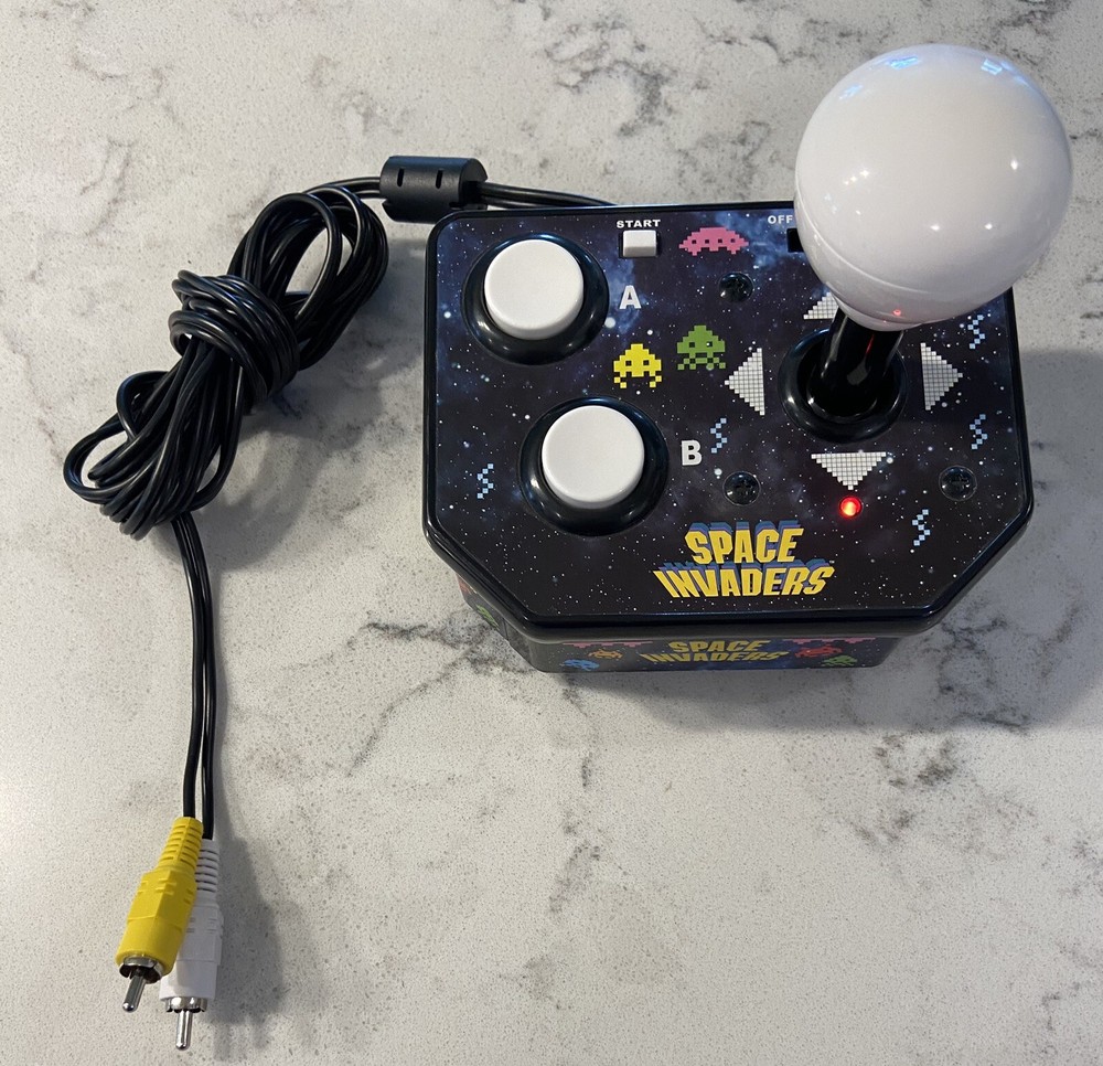 Taito Space Invaders Plug-n-play Game Console W/ Joystick Controller 2016 w/man.