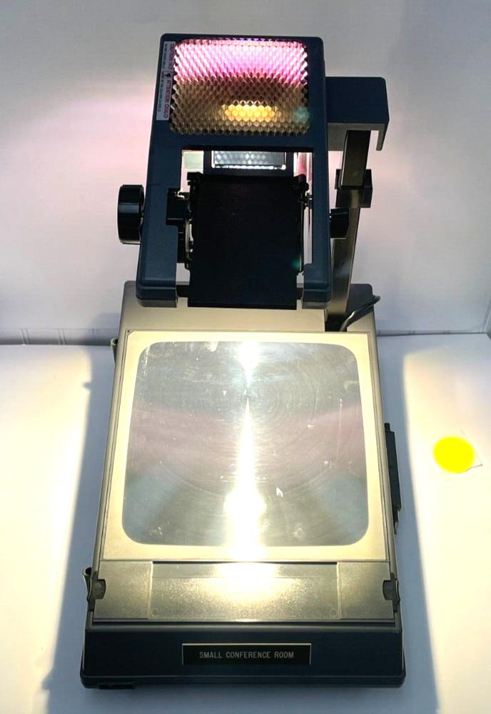 OVERHEAD PROJECTOR AUDIO VISUAL 2000-AG 120V 60HZ 3.0A 250W  ***DOES WORK***