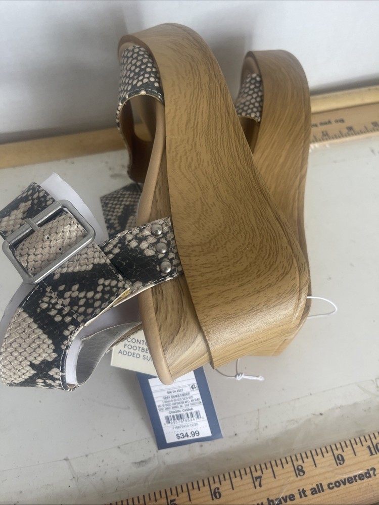 Universal tread sandals Size 5