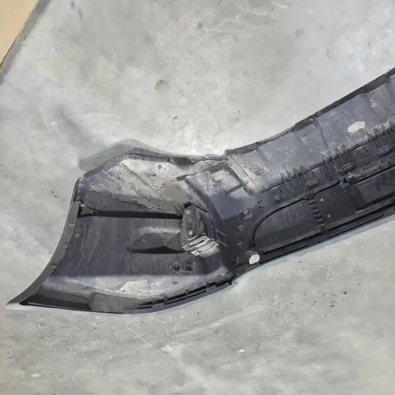 2011 Freightliner Cascadia Front Bumper- A21-27268-016