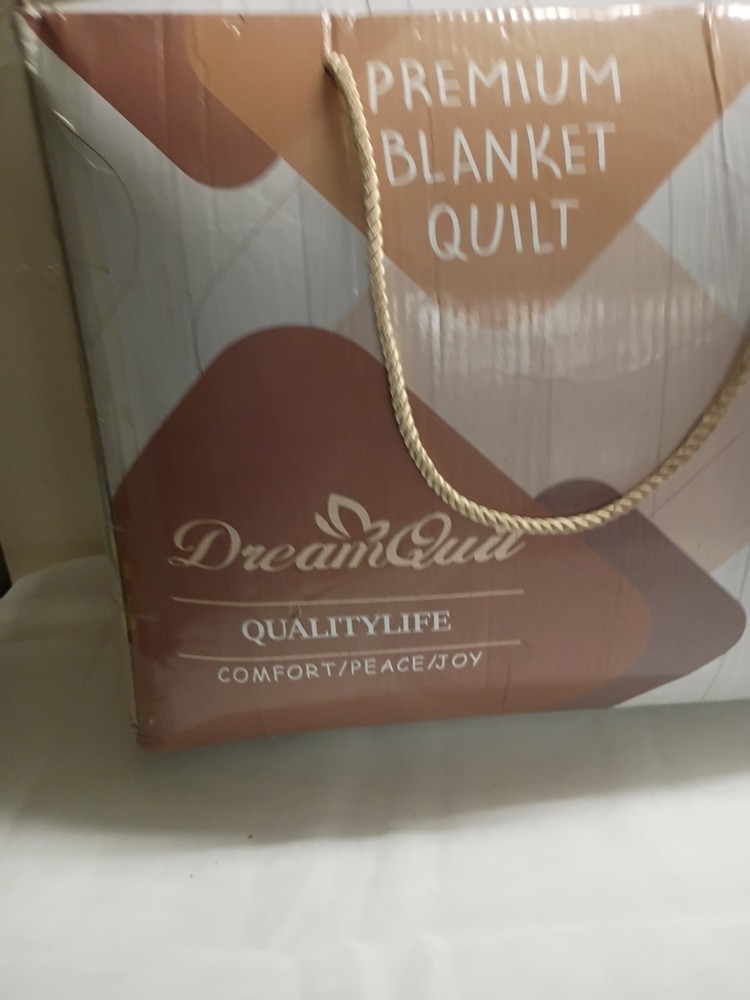 Drean Quil Queen Size Comforter Only Comforter