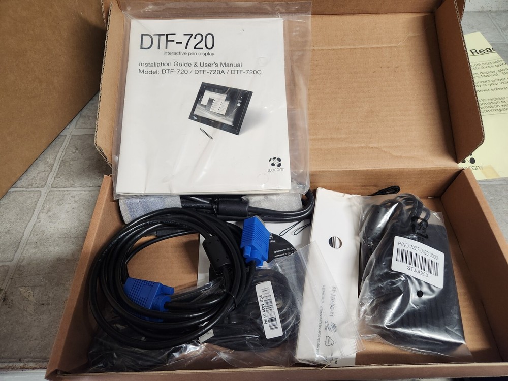 Wacom LCD tablet DTF-720 Interactive Pen Display