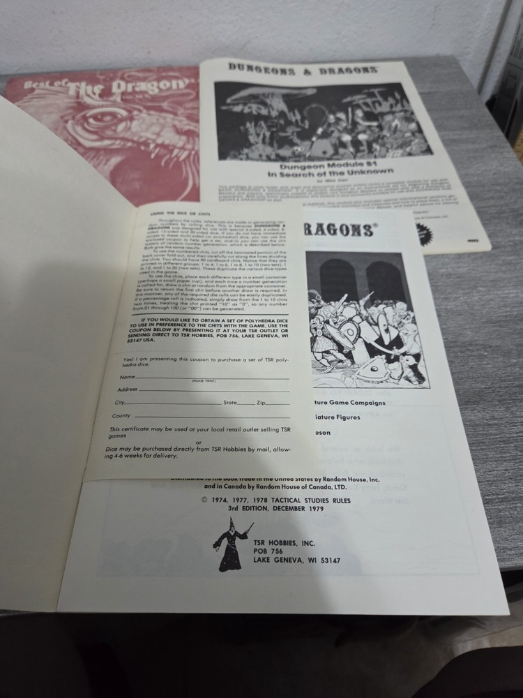 Vintage Dungeons & Dragons TSR Games Dice & Basic Box Set 3rd Edition 1979 Read