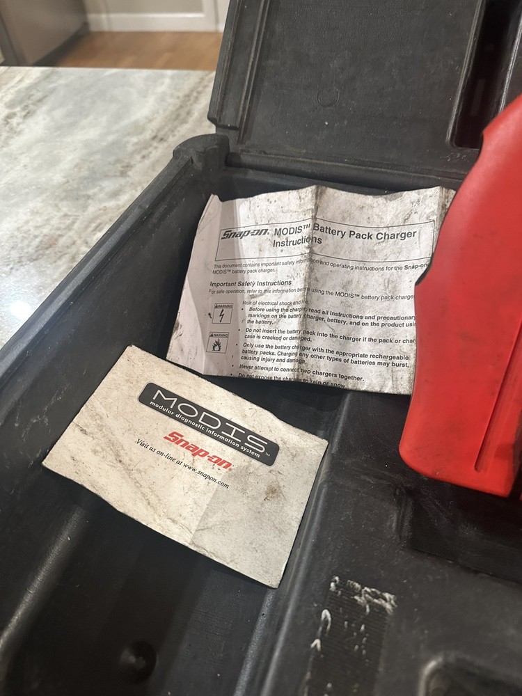 Snap On Modis EEMS300 Diagnostic Tool With Case and Extras