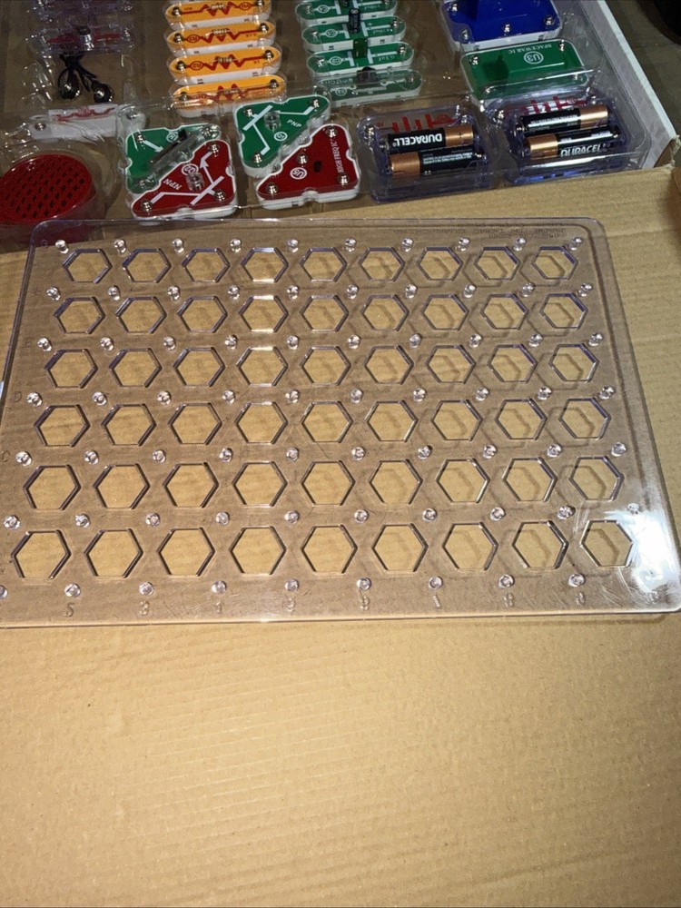 Snap Circuits Classic SC-300 Electronics Exploration Kit Opened Box Nice