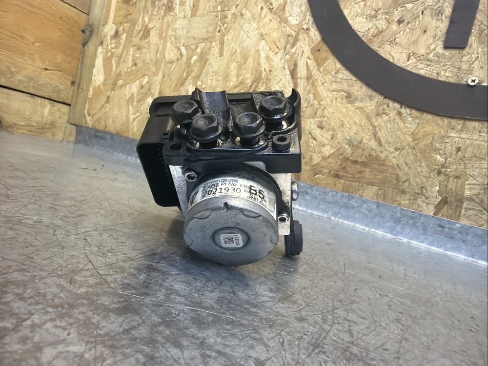Triumph Thruxton 1200 R 2017 ABS Pump Module Control Unit Brakes OE