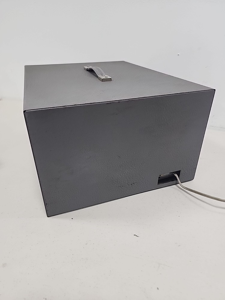 Devry Bell & Howell Schools Model 34 Oscilloscope Analyzer Powers Up