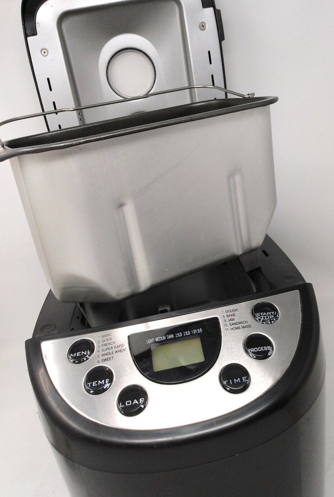 West Bend 41300 Dual Blade Bread Maker 2.5 lb | Powers On | Missing Paddle