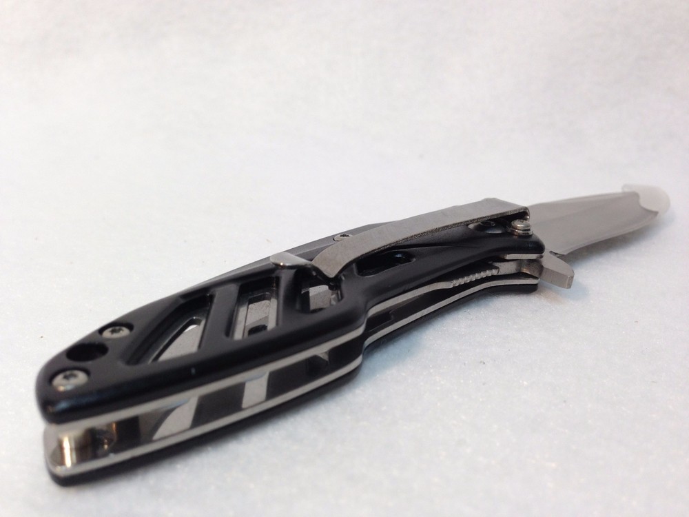 New Folding Knife with Built in Pocket/Money Clip - Multi Function Tool