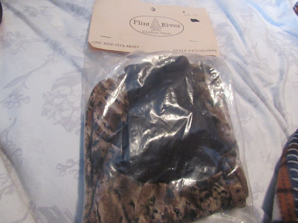 Flint River Camo Hunting Gloves (B23)
