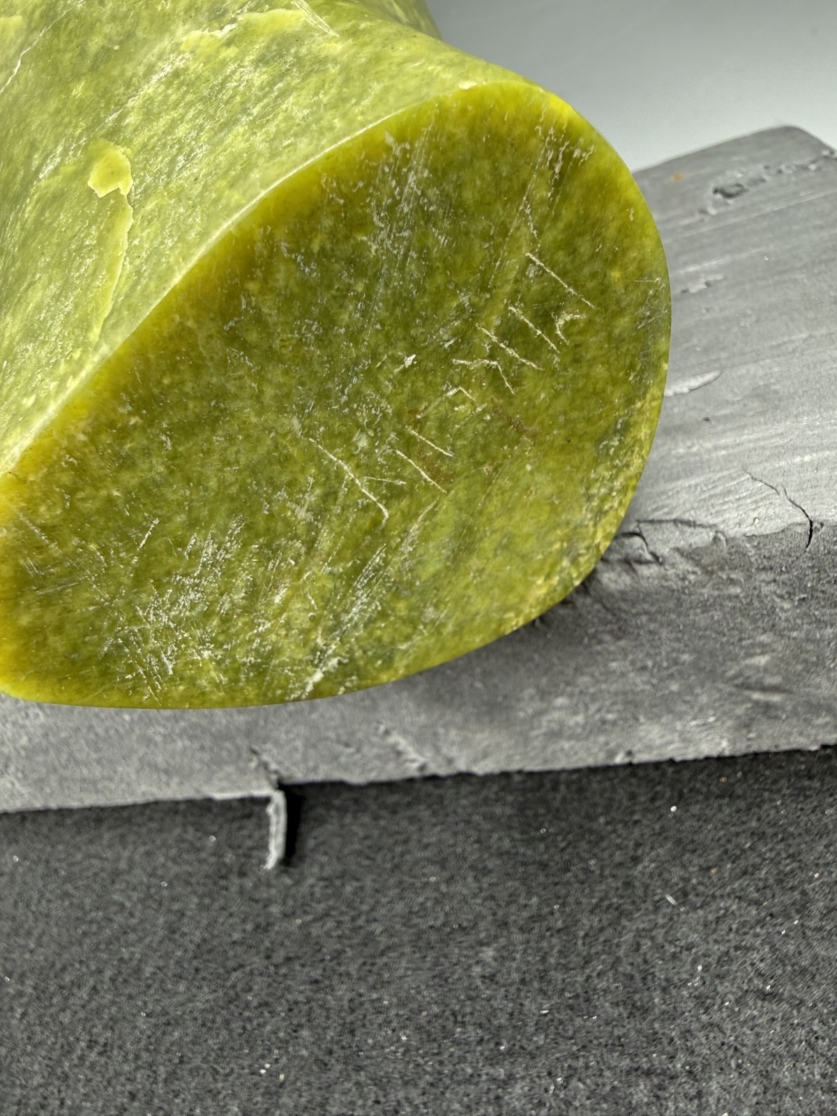 INUIT CARVED BEAR HEAD BY MOSHE KELLY carved serpentine