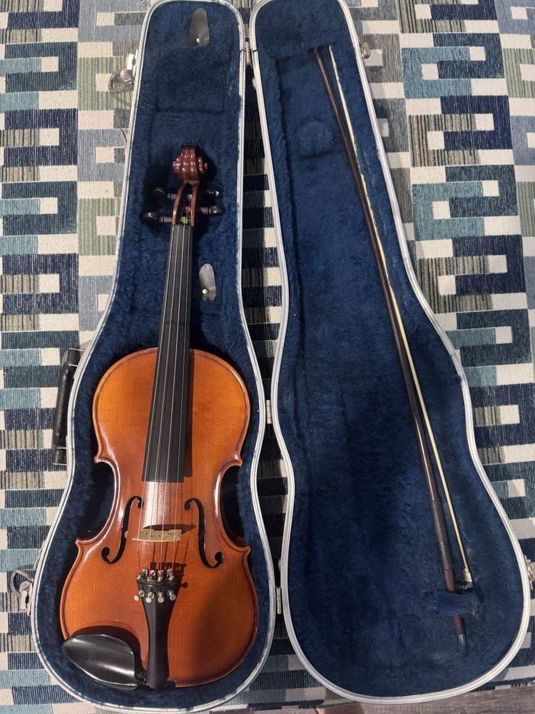 Knilling Bucharest 4/4 Violin With Bow, New Strings And Case