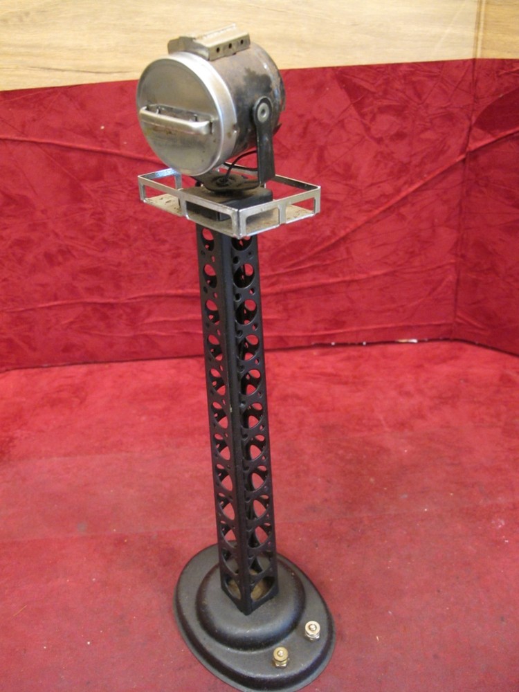 MARX O SINGLE HEAD FLOOD LIGHT TOWER.