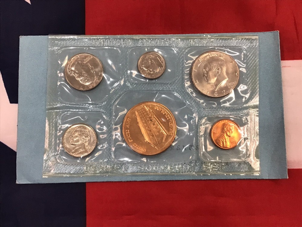 1973-D Official US Mint Souvenir Set with Envelope.