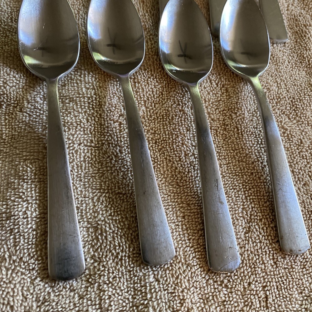 Oneida Samson? 24 Piece Everyday Flatware Set, Stainless. Assorted