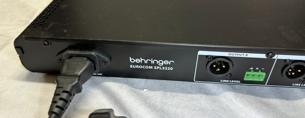 Behringer Eurocom SPL3220 STEREO MULTIBAND SOUND PROCESSOR - USED/WORKS