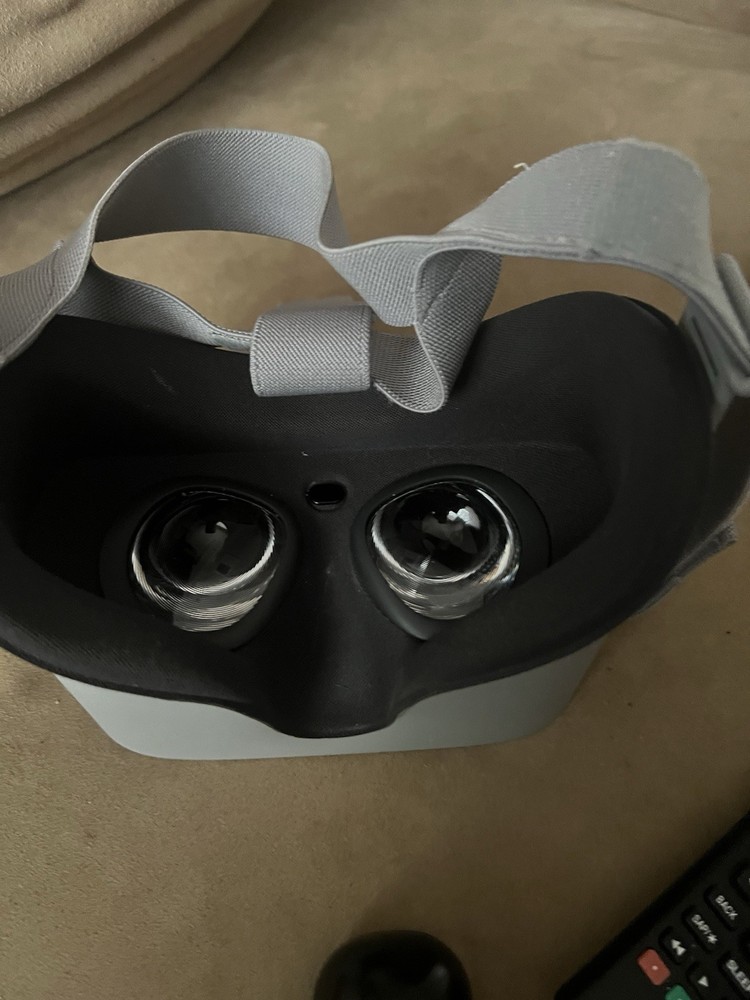 Oculus Go Standalone Virtual Reality Headset (Headset Only)