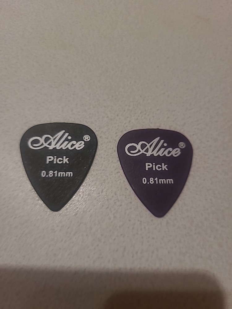 Alice Guitar Picks 0.81mm - 2 Pack