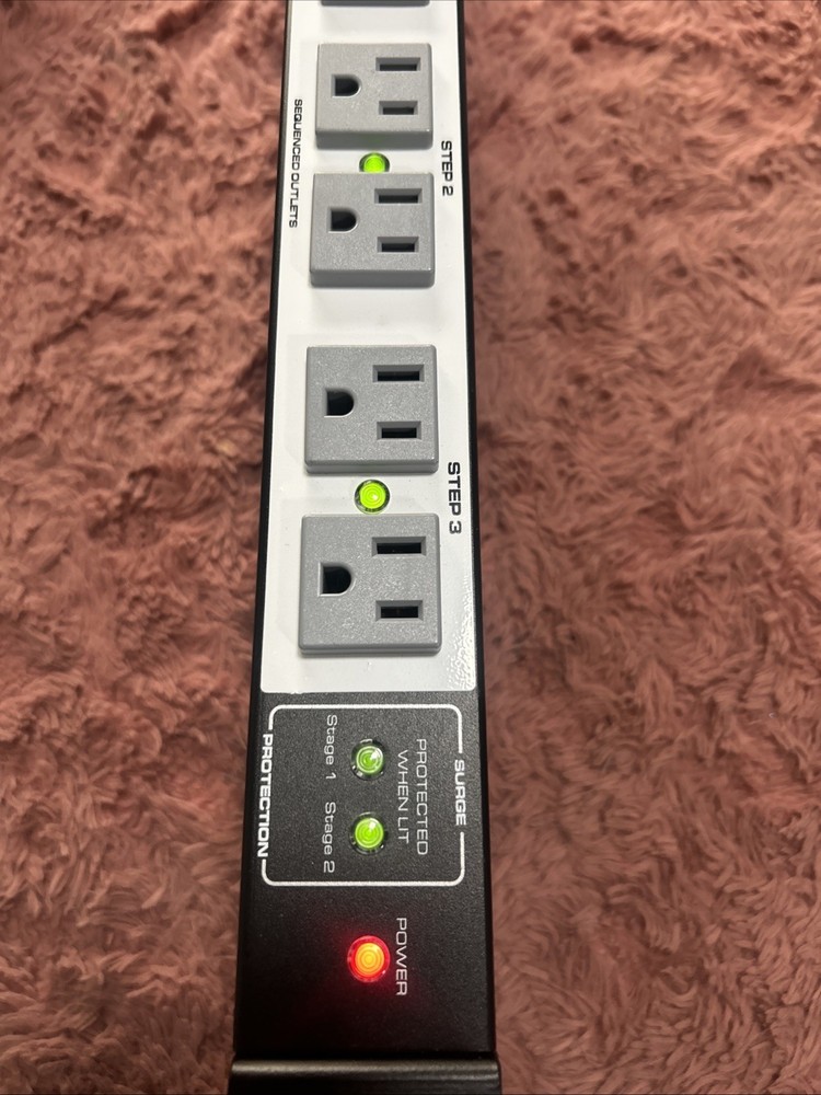 Middle Atlantic PDS-1615R-Outlet Multi-Mount Rackmount Powerstrip