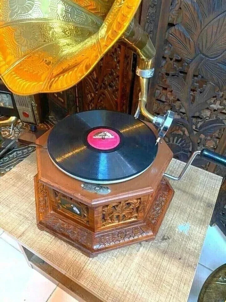 Antique Gramophone, Fully Functional Working Phonograph, win-up record player