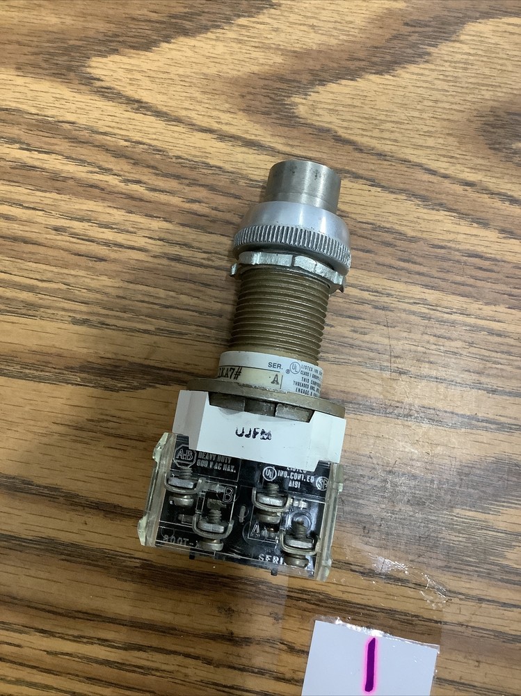 Allen Bradley 800H-JP41KA7# Ser A Selector Switch (NO KEY)