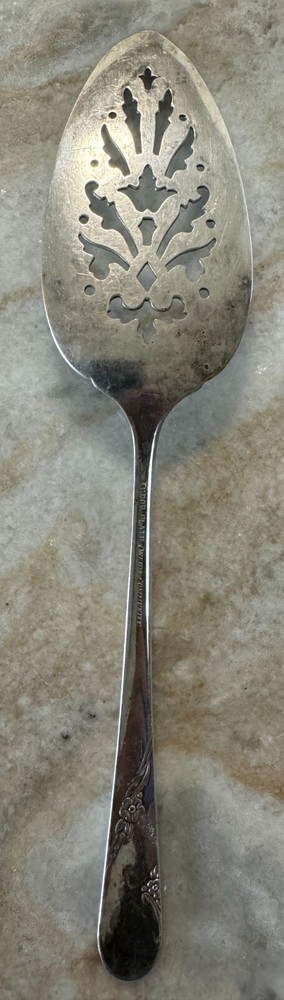 Solid Pierced Pie Server Bridal Wreath (Silverplate, 1950) by ONEIDA SILVER