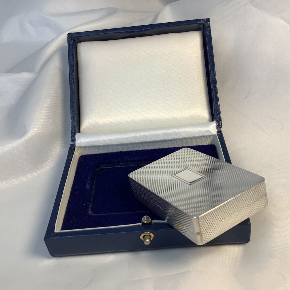 SNUFF/PILL/TRINKET BOX ‘PETER JOHN DOHERTY’ HM SILVER 84g ENGINE TURNED 2001