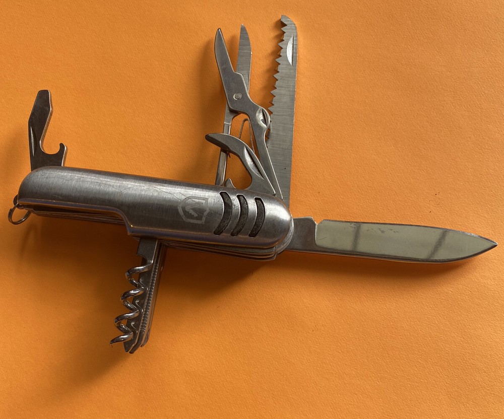 *PRE-OWNED-UNBRANDED-STAINLESS 10 FUNCTION MULTI-TOOL KEY CHAIN-FREE SHIPPING*