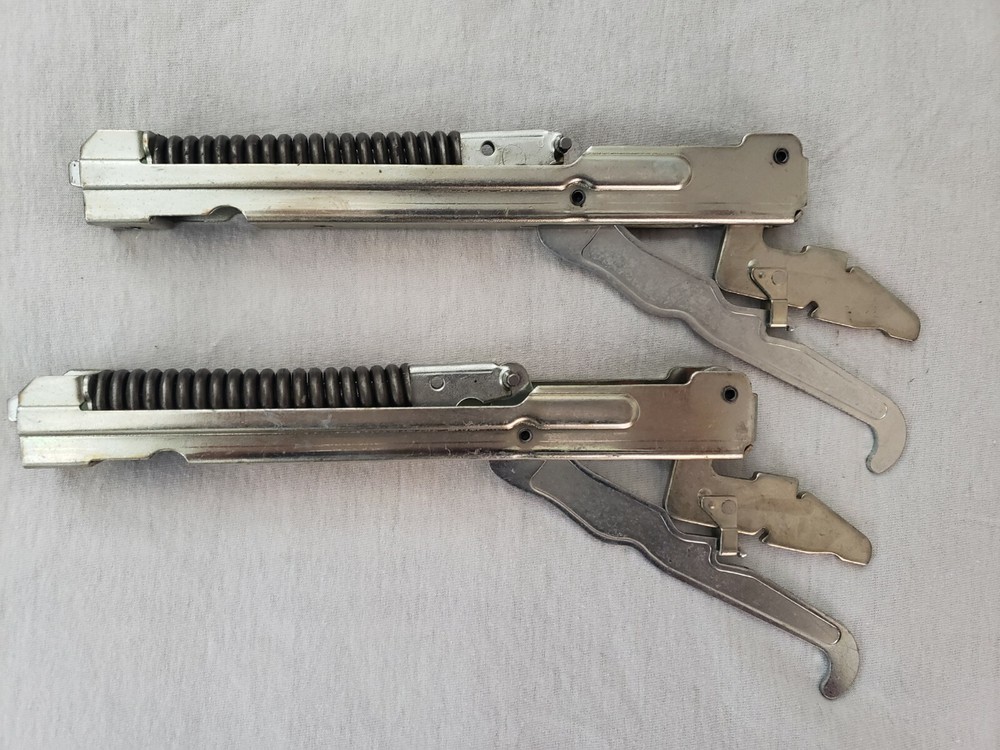 NEW IMPROVED FRIGIDAIRE 318024748 HINGE SET (2 HINGES)
