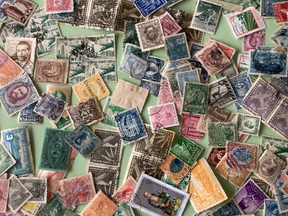 Stamps to sort World mixed stamps Ref A2272