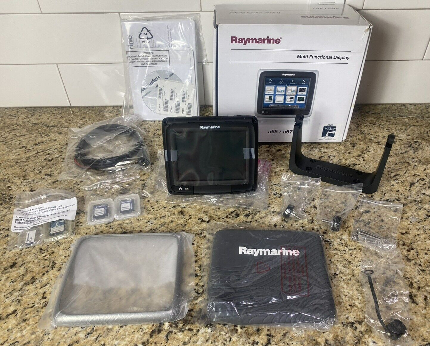 Raymarine A67 Multifunction Display Part# E70077 Version 7.43 + Lighthouse Cards