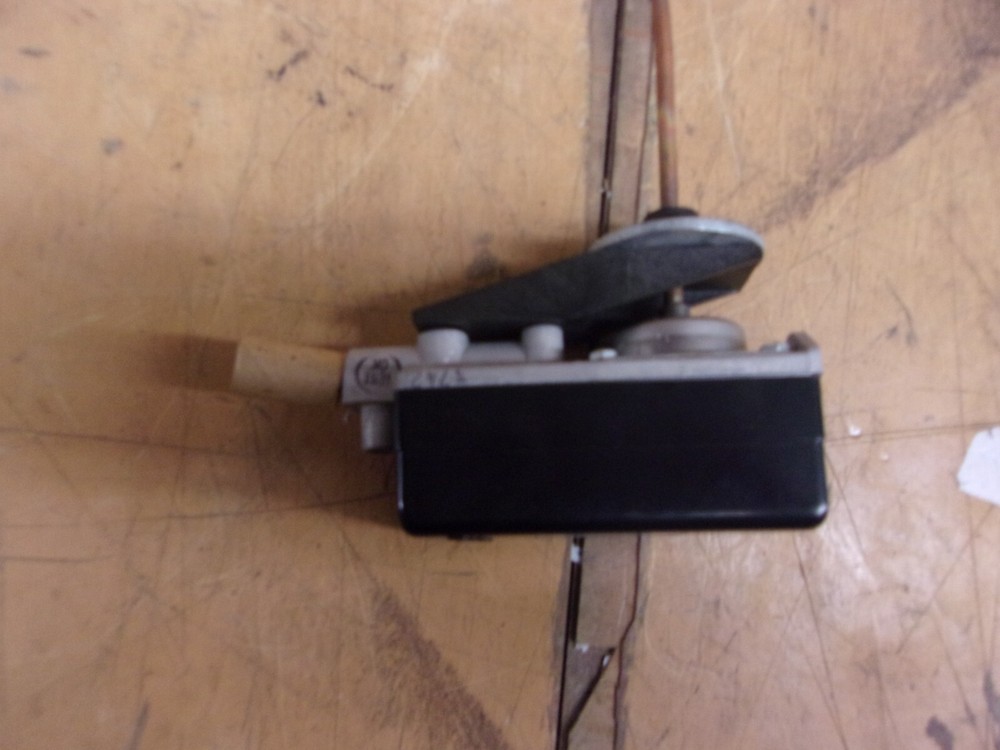 Johnson Control T3610-1002- Pneumatic low limit controller- NOS