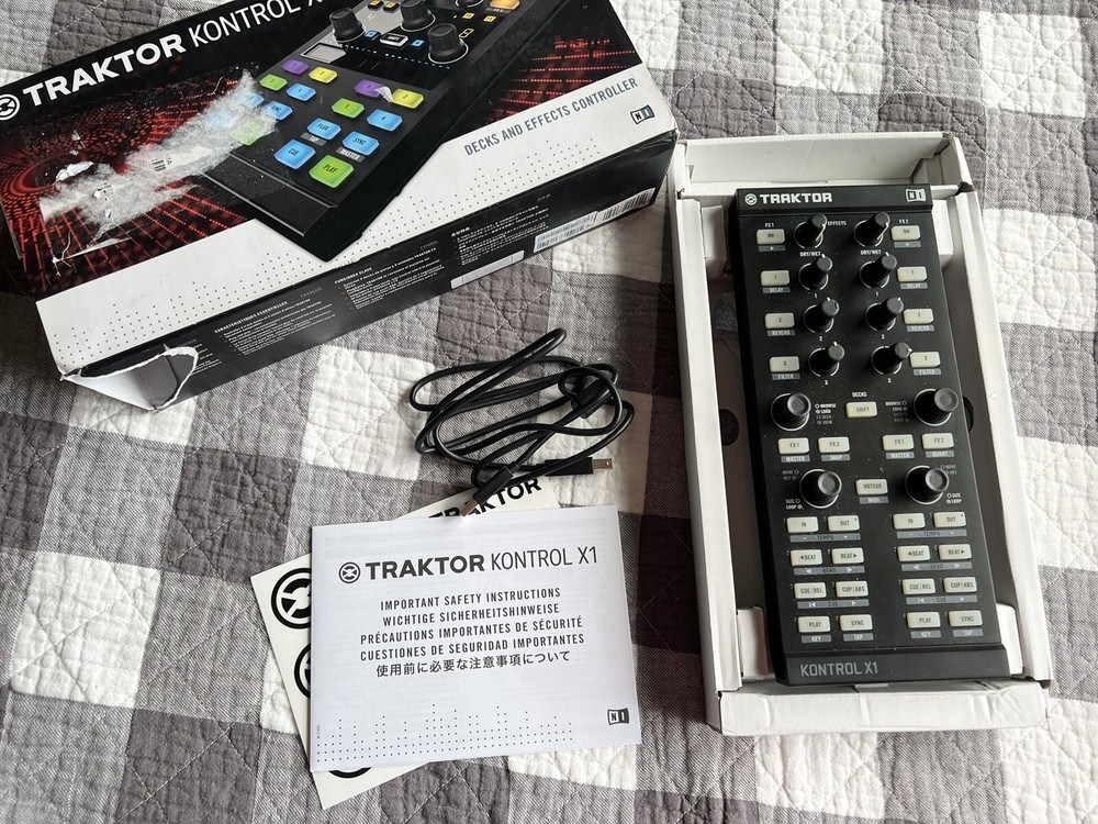Native Instruments DJ Controller TRAKTOR Kontrol X1 MK1 (THIS IS MK1 NOT MK2)