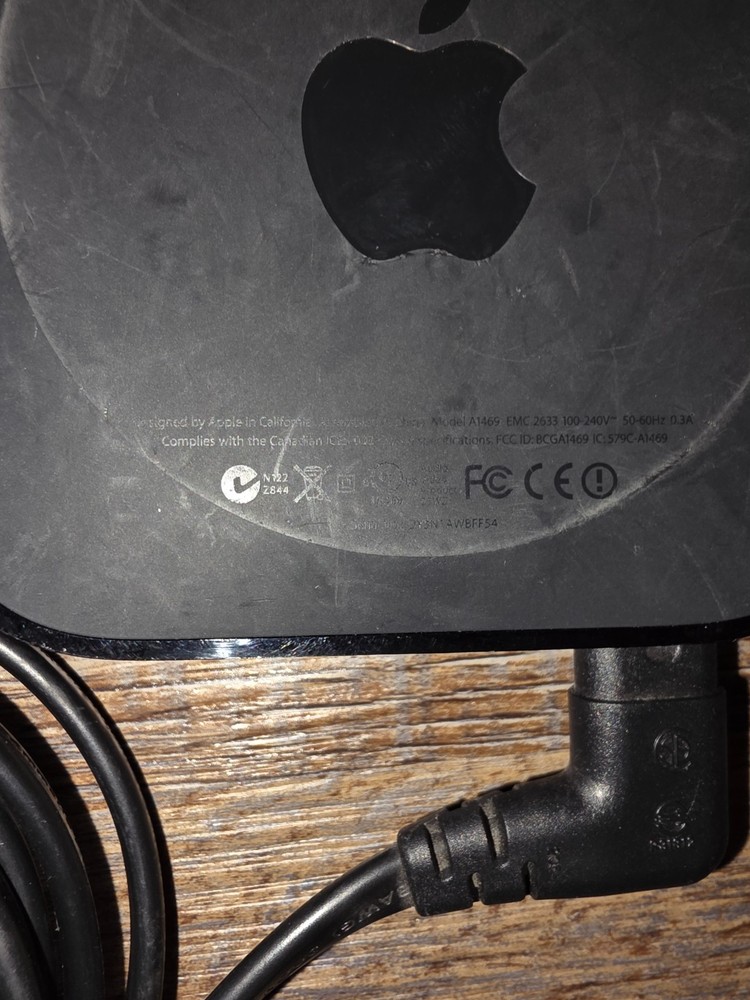 Apple TV 3rd Generation Model A1469 Includes Power Cable And Remote - TESTED