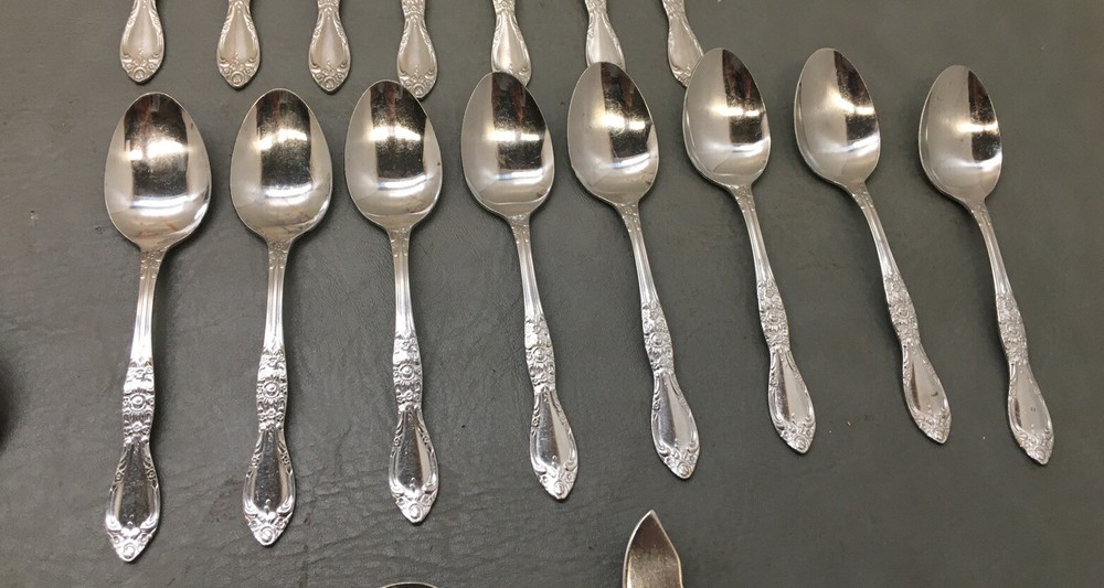 Oneida Silversmith Norhland Silversmith 50 Pc Set Missing 5 Utensils, Carolina